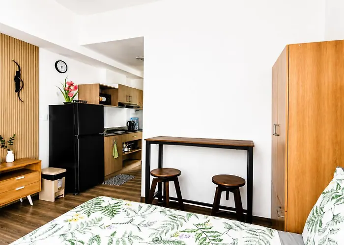 Modern Near Airport Free Wi-fi, Netflix, Pool & Gym Lapu-Lapu City
